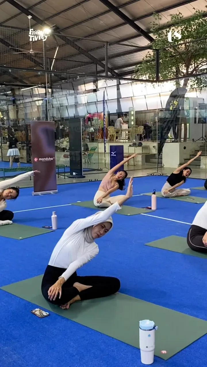 Sesi yoga bareng Friendstivity